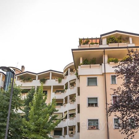 Easy Welcome Casa Rosada Apartamento Nova Milanese Exterior foto